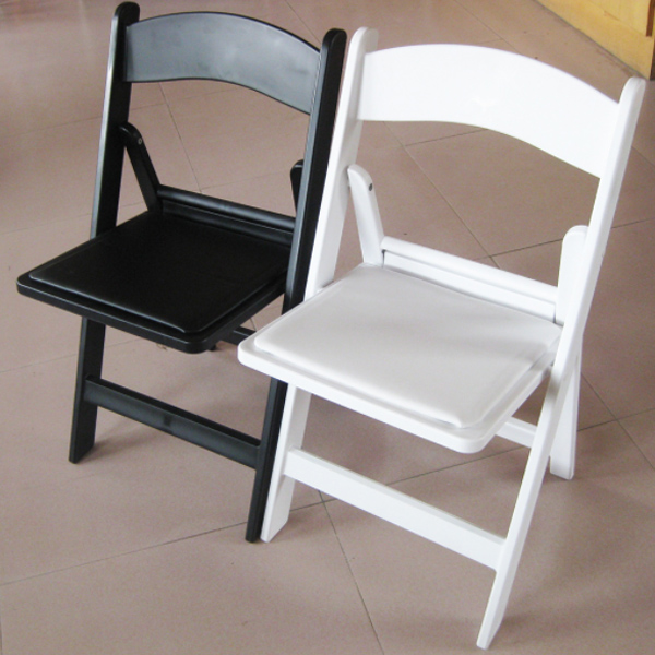 白色树脂折叠椅
